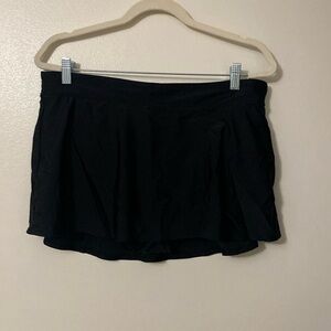 NWOT black swim skirt